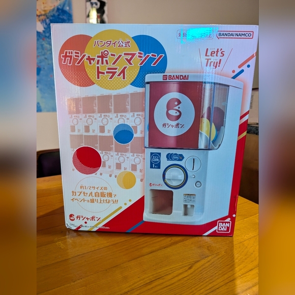 Bandai Official Gashapon Machine - Picture 1 of 6